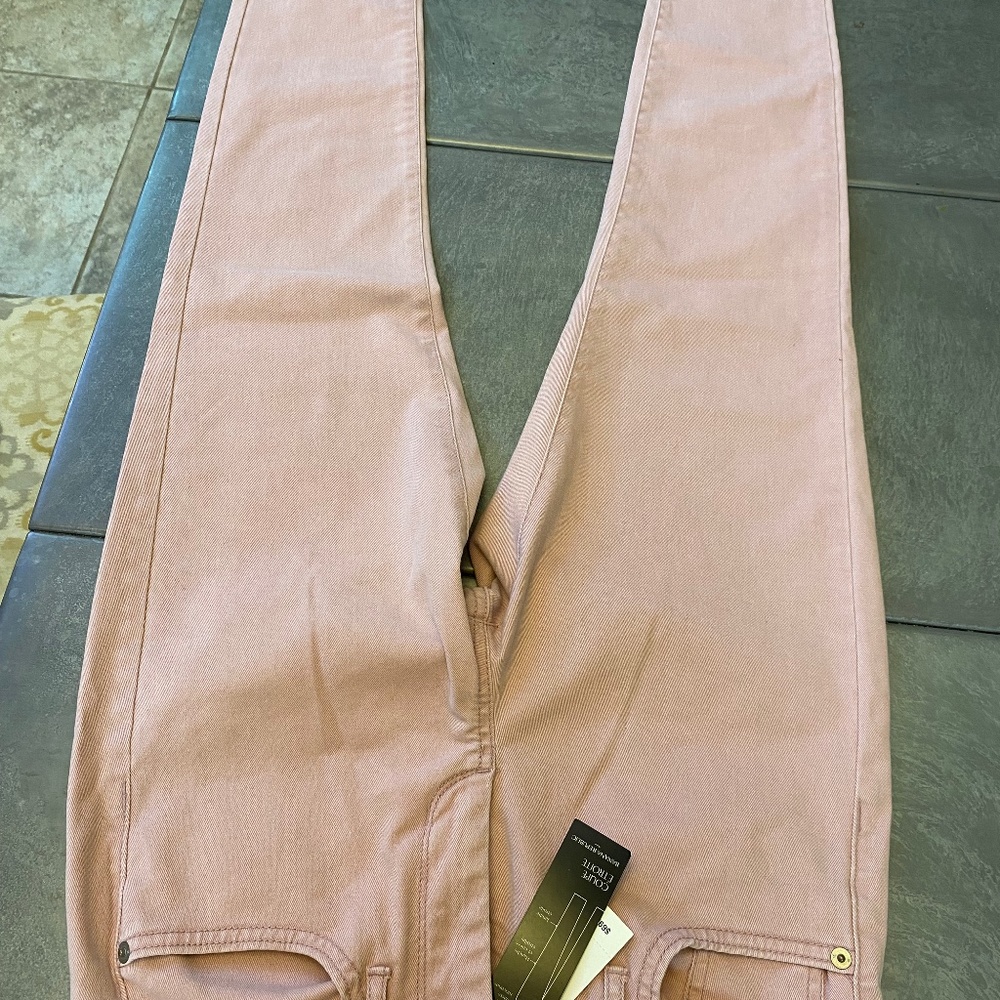 ***New With Tags***Banana Republic Mid rise Skinny fit 26/2 size